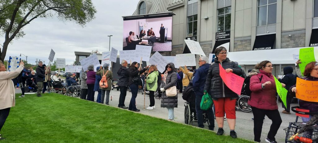 Grand écran présent lors de la manifestation